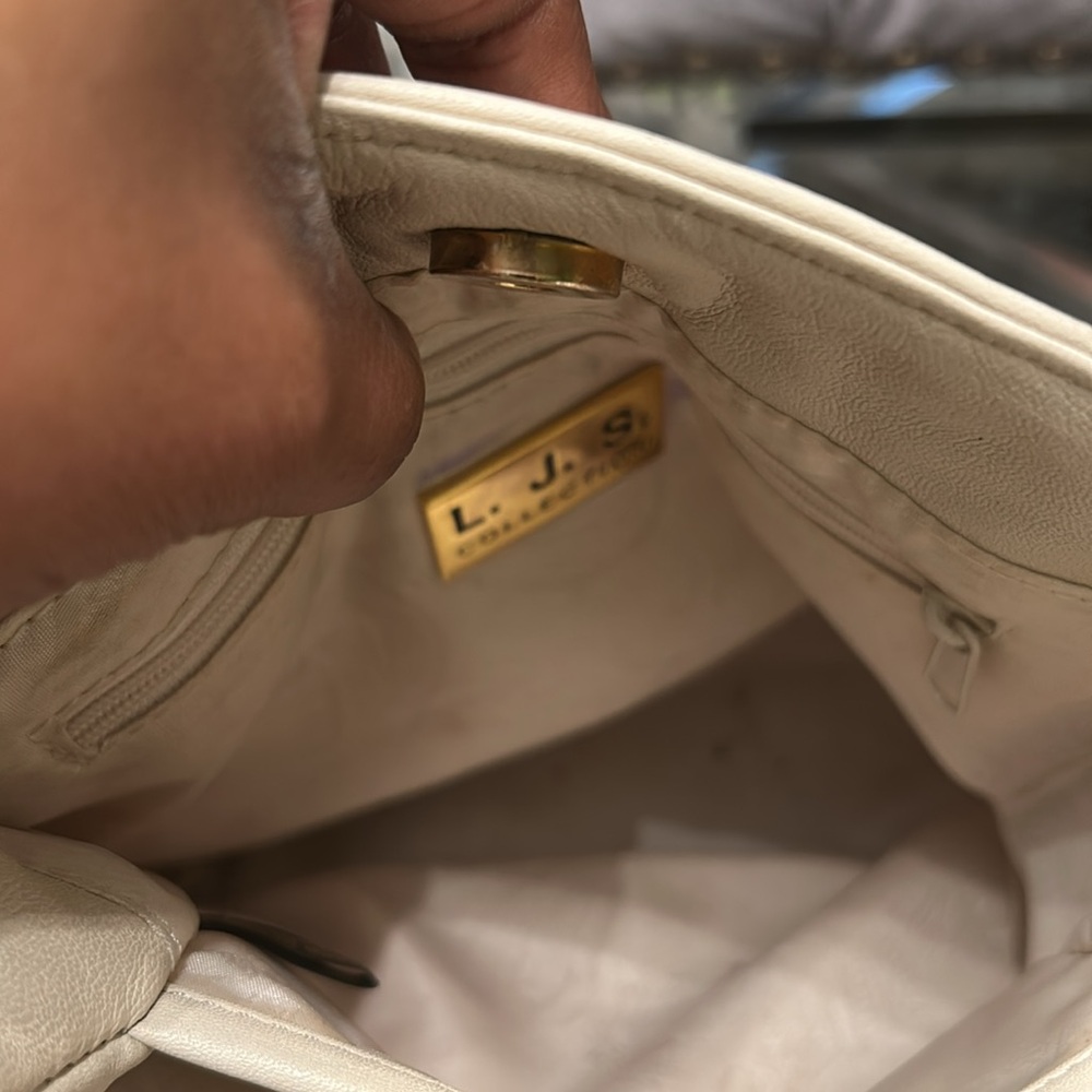 Ivory & gold hand bag with gold-chain shoulder straps. Look like “ old $$!” - Picture 6 of 6